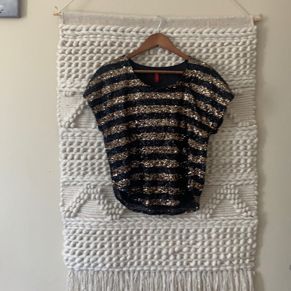 5/48• Sequins Top